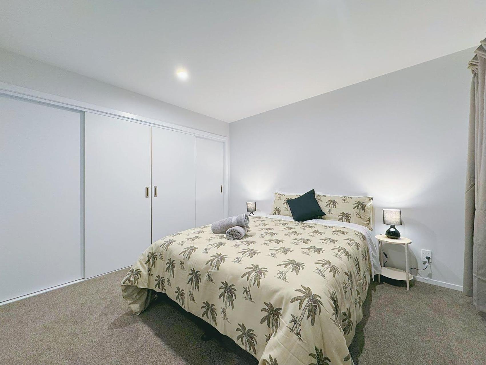 Modern & Stylish 3 Bedroom At Lowerhutt Лоуэр-Хатт Экстерьер фото