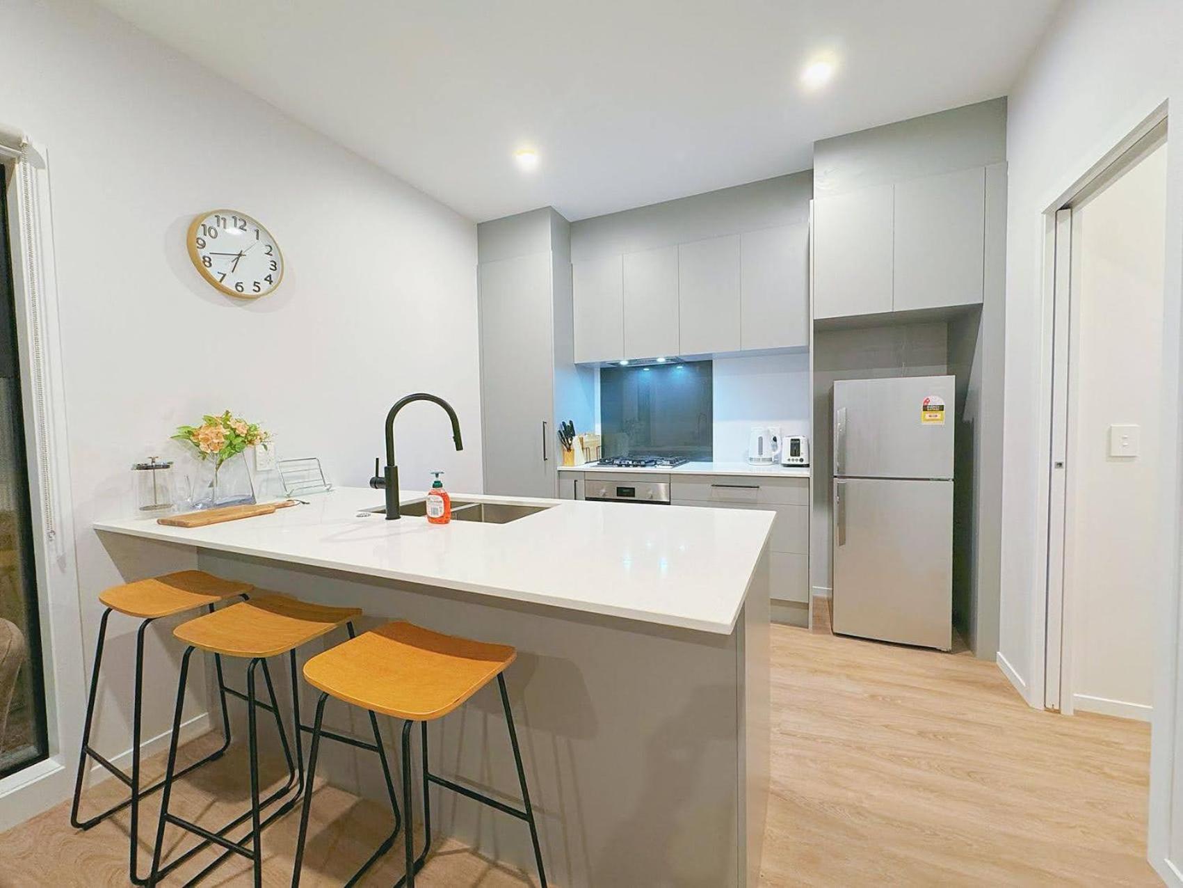 Modern & Stylish 3 Bedroom At Lowerhutt Лоуэр-Хатт Экстерьер фото