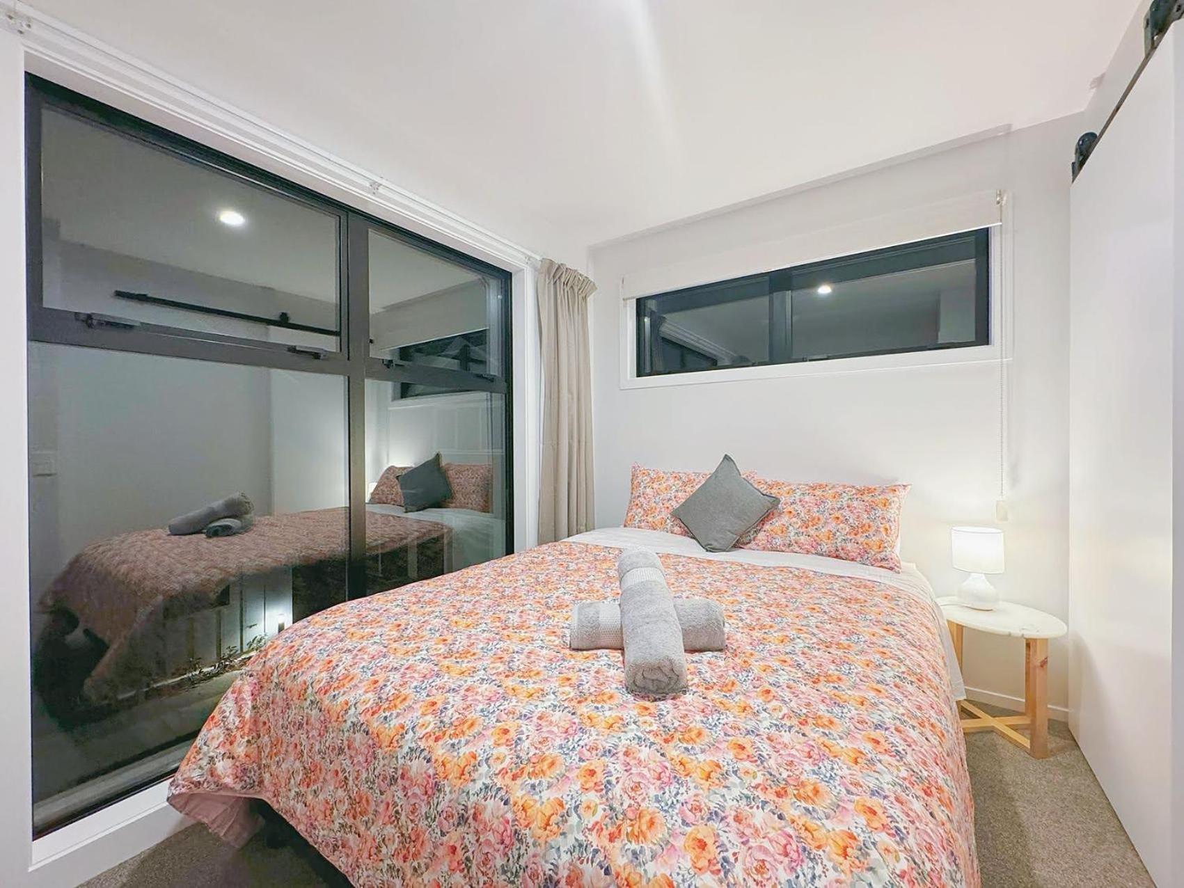 Modern & Stylish 3 Bedroom At Lowerhutt Лоуэр-Хатт Экстерьер фото